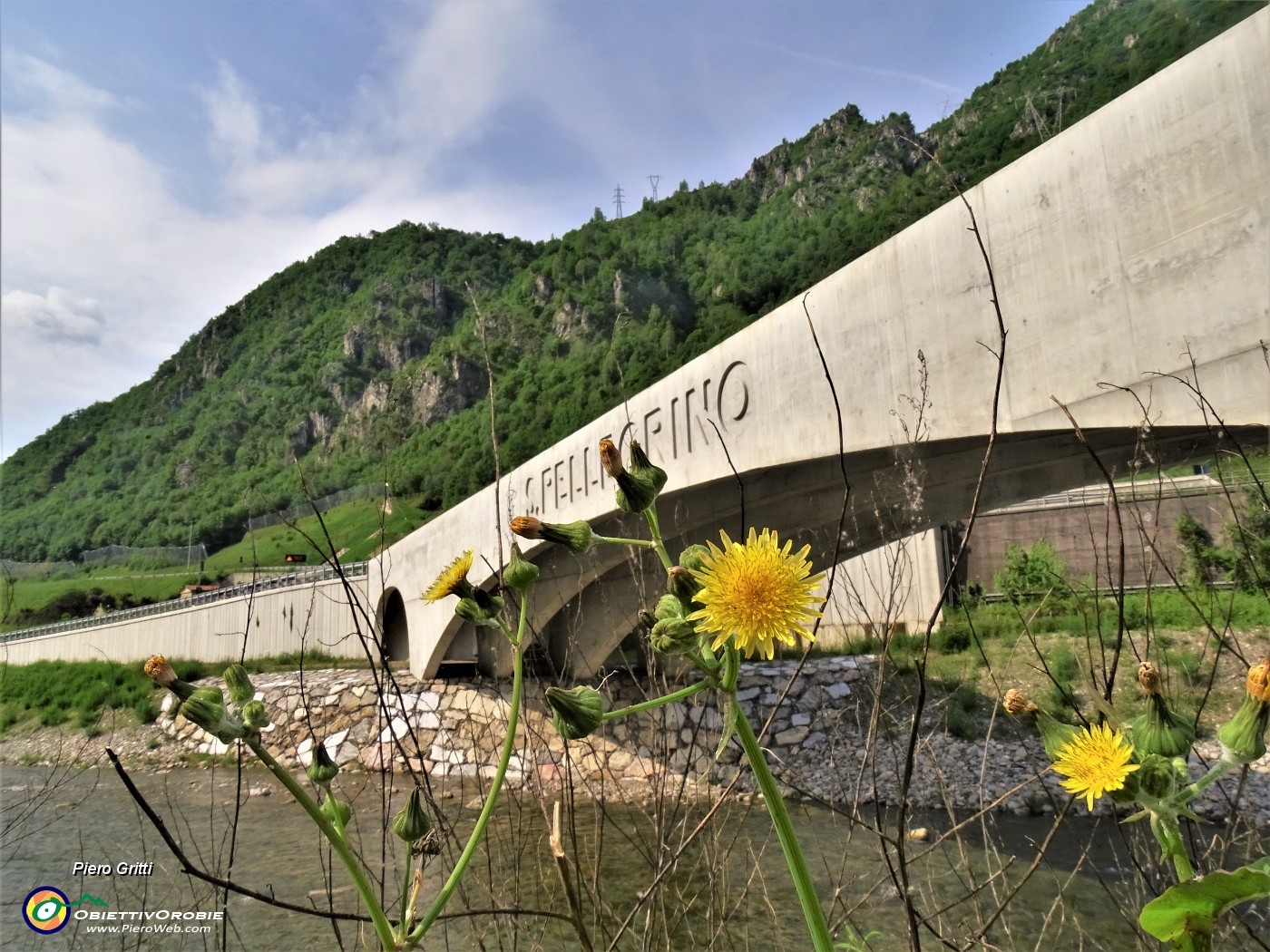 12 Il ponte da poco aperto della Sanpellegrino-spa visto dalla ciclovia di Valle Brembana.JPG